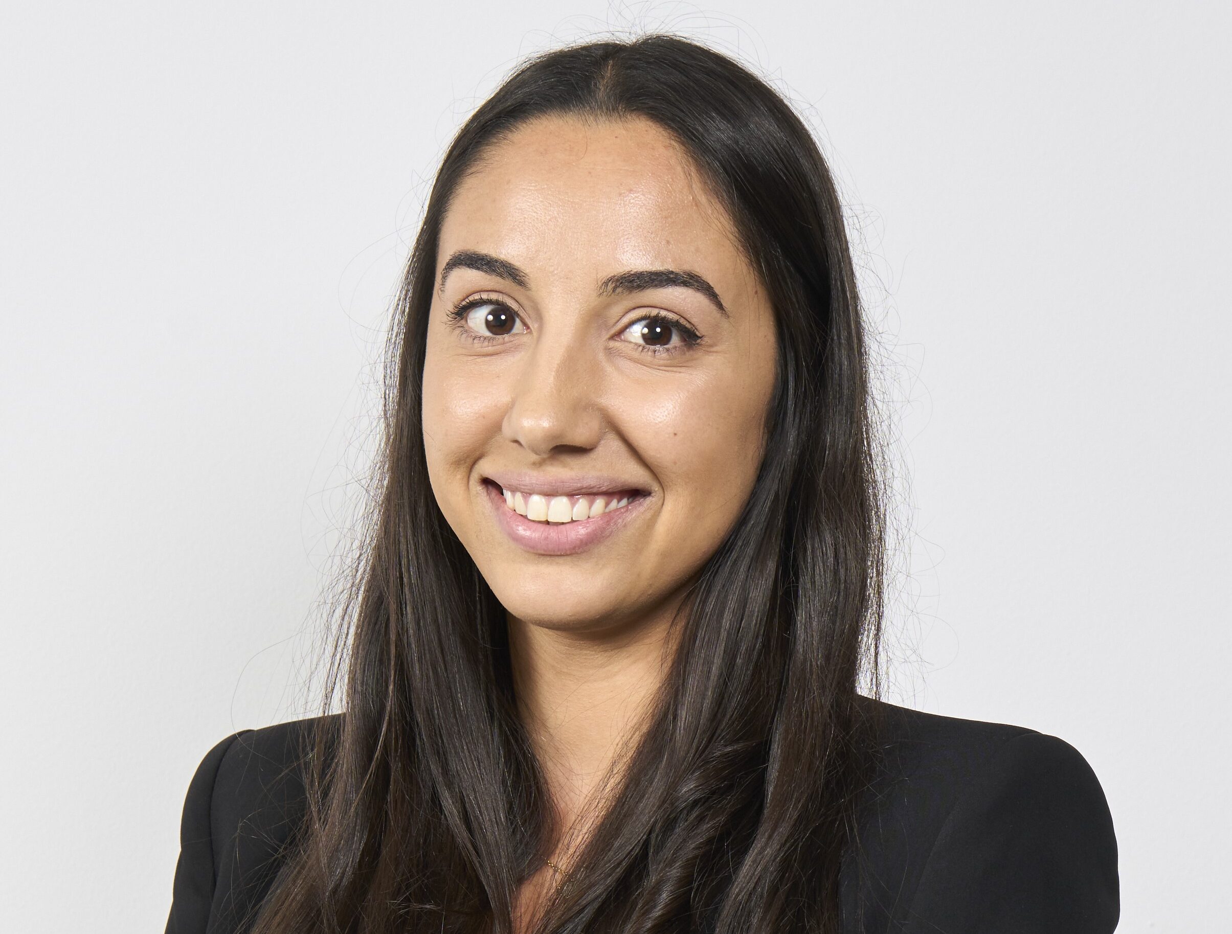Professional Headshot CV - Cropped - Nicole Samira